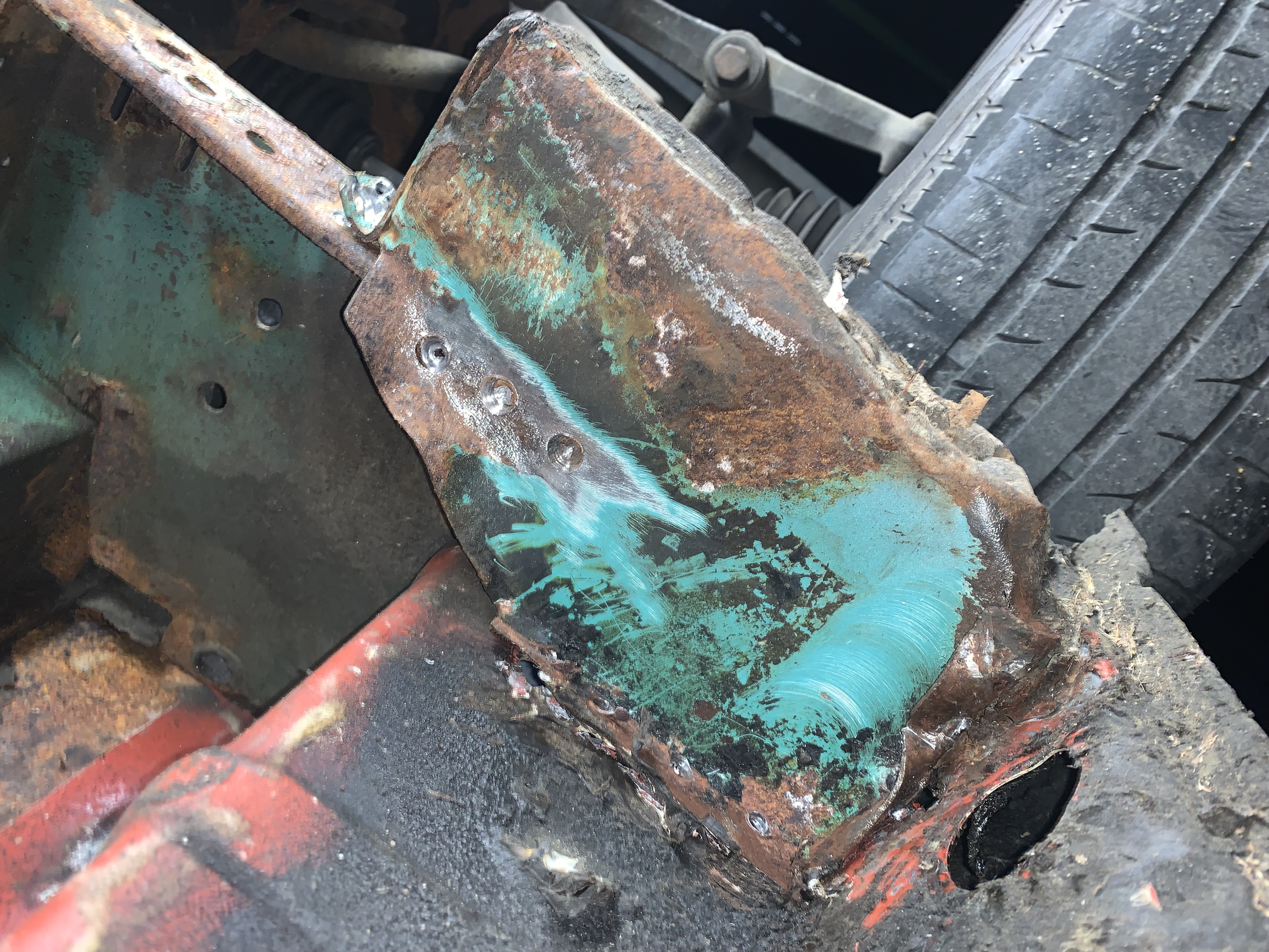 VW T4 Wagenheberaufnahme links - Nachbau kein Originalteil VW T4 Wagenheberaufnahme links - Nachbau kein Originalteil