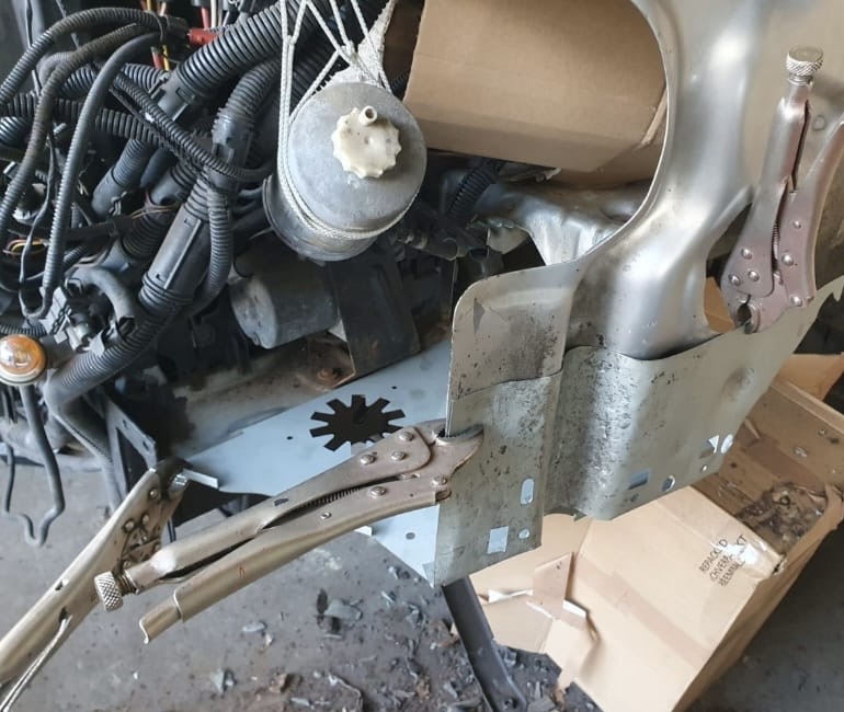 Radhausschale vorn Reparaturblech , Dieselfilterblech Fahrerseite ab 1996 kein Originalteil- passend für VW T4