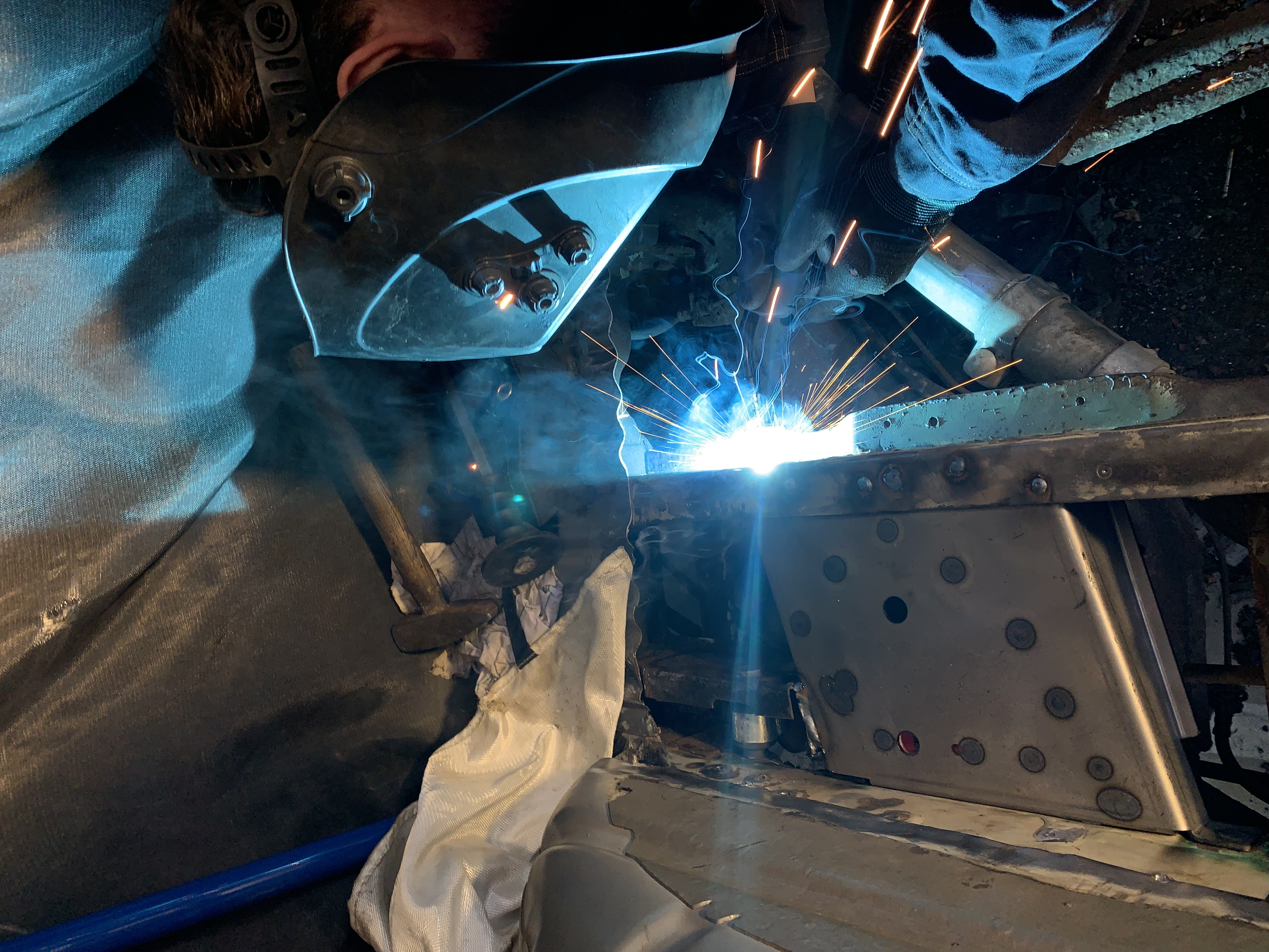 VW T4 Federaufnahme Federteller links - Nachbau kein Originalteil VW T4 Federaufnahme Federteller links - Nachbau kein Originalteil