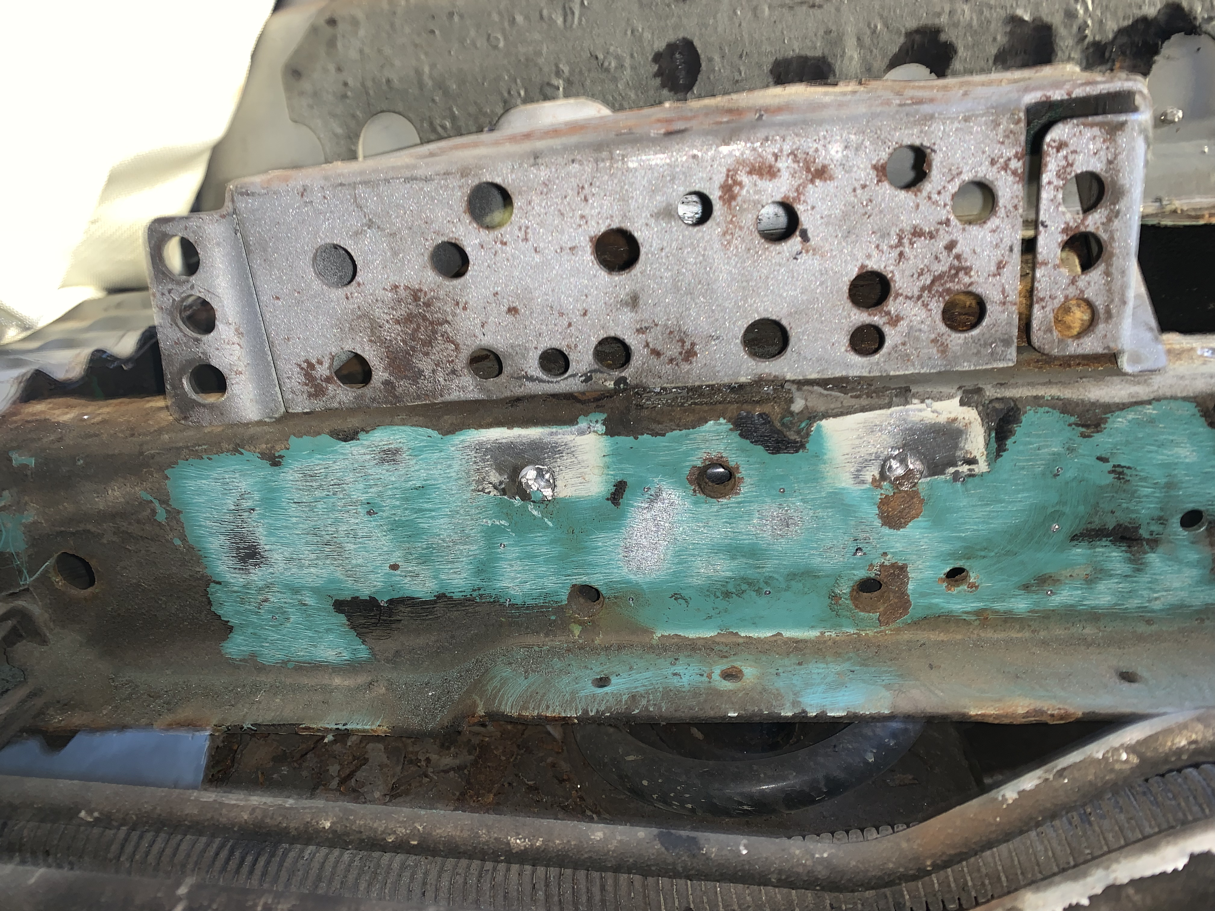 VW T4 Federaufnahme Federteller rechts - Nachbau kein Originalteil VW T4 Federaufnahme Federteller rechts - Nachbau kein Originalteil