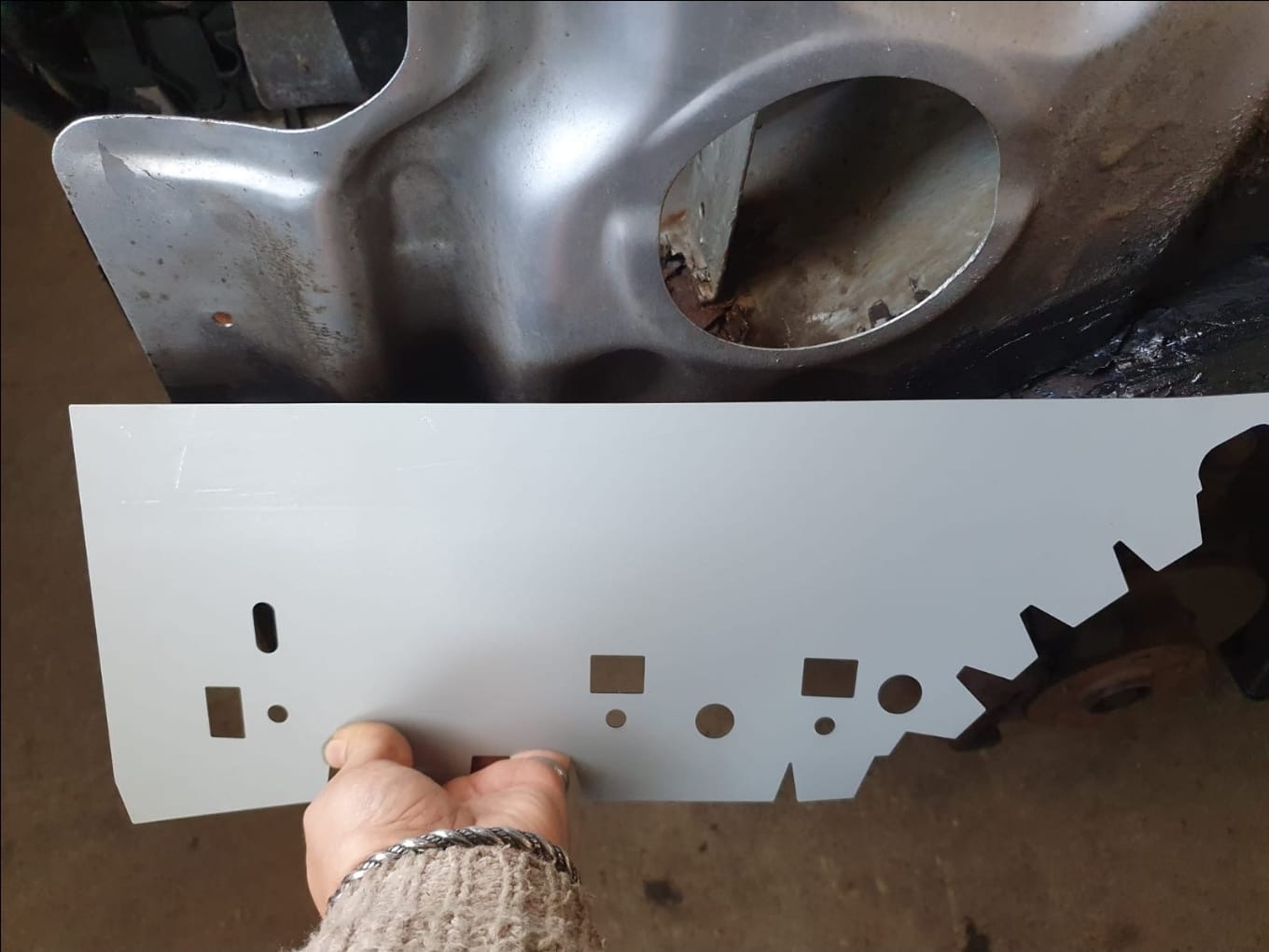 Radhausschale vorn Reparaturblech , Dieselfilterblech Fahrerseite ab 1996 kein Originalteil- passend für VW T4
