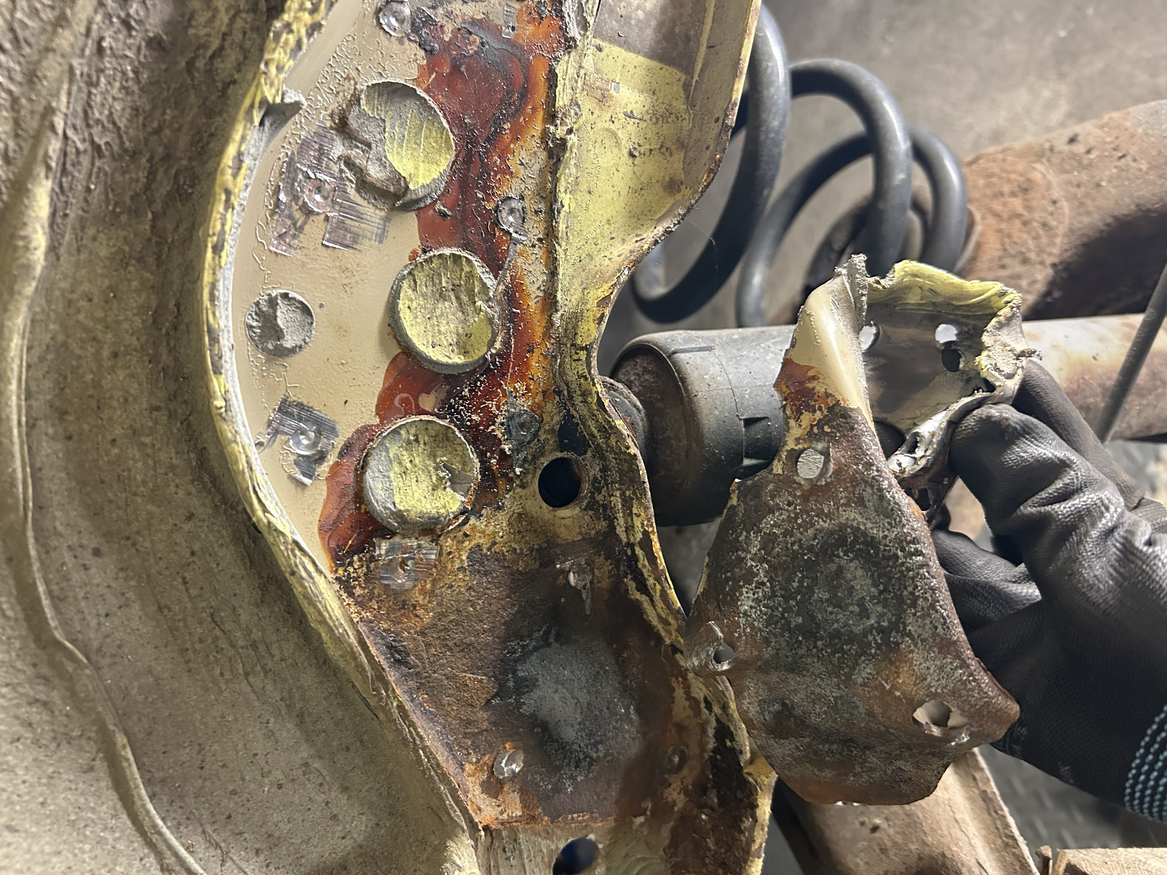 VW T4 1 pair of reinforcement plates rear shock absorbers version 1 no original VW T4 1 pair of reinforcement plates rear shock absorbers version 1 no original