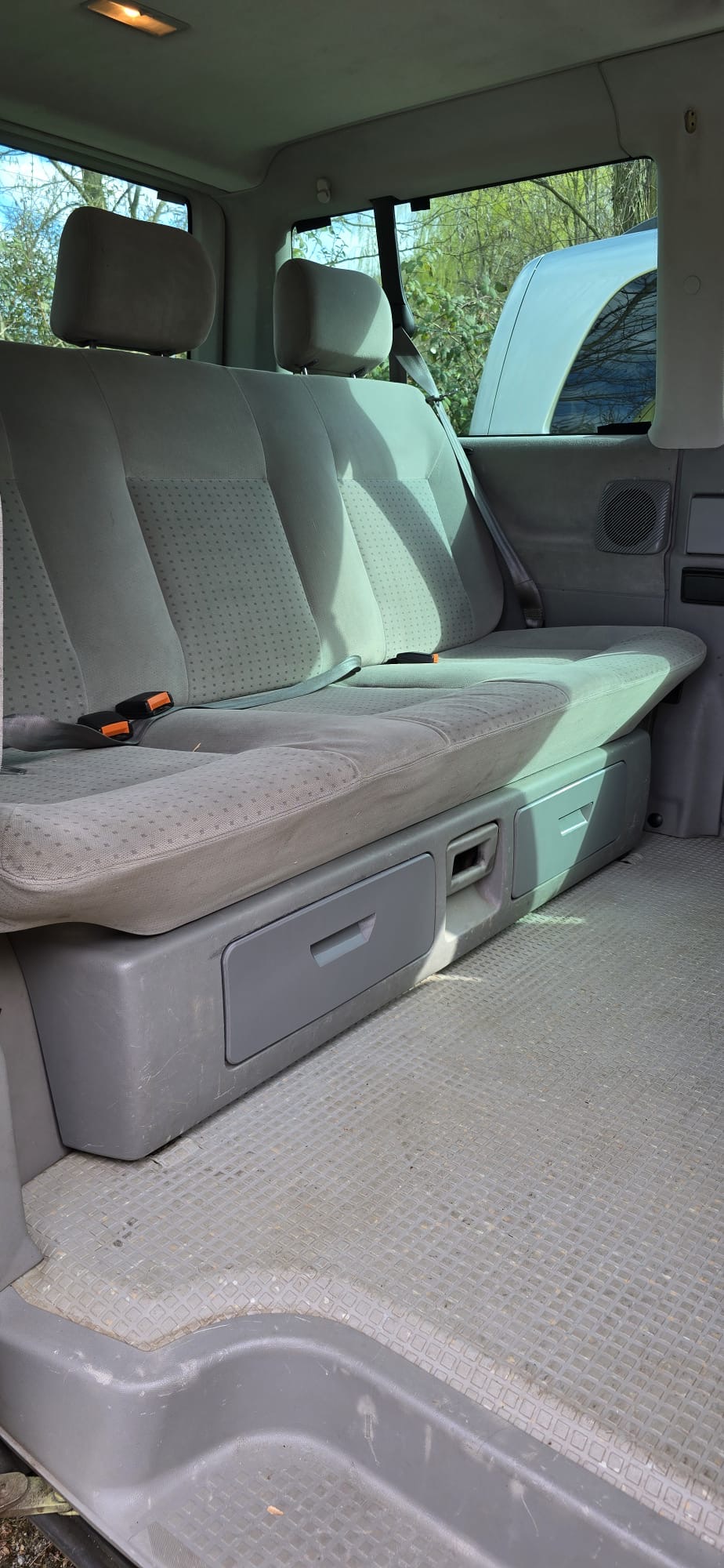 Cover flap for bench seat not an original part – suitable for VW T4