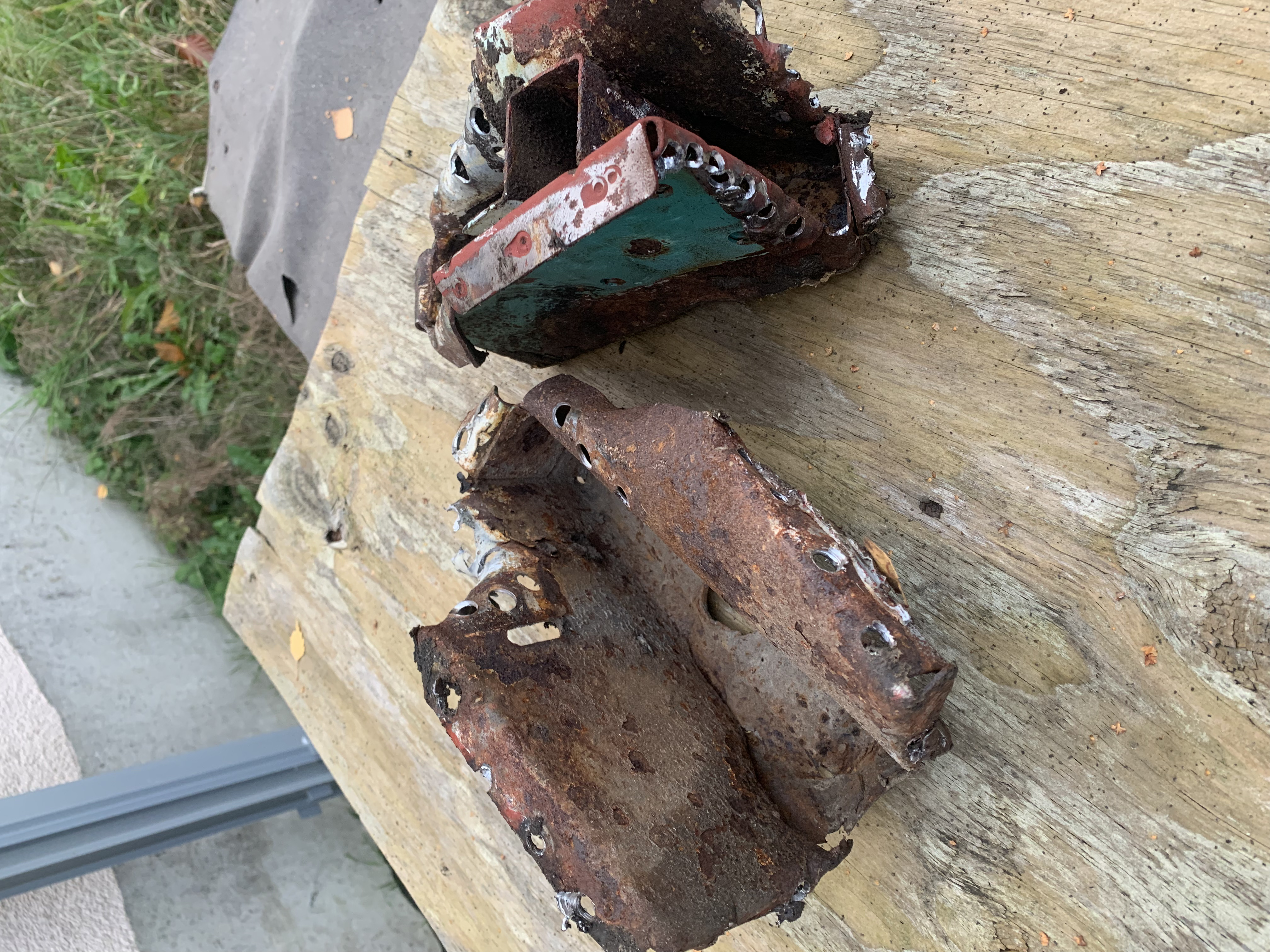 VW T4 Wagenheberaufnahme rechts - Nachbau kein Originalteil VW T4 Wagenheberaufnahme rechts - Nachbau kein Originalteil