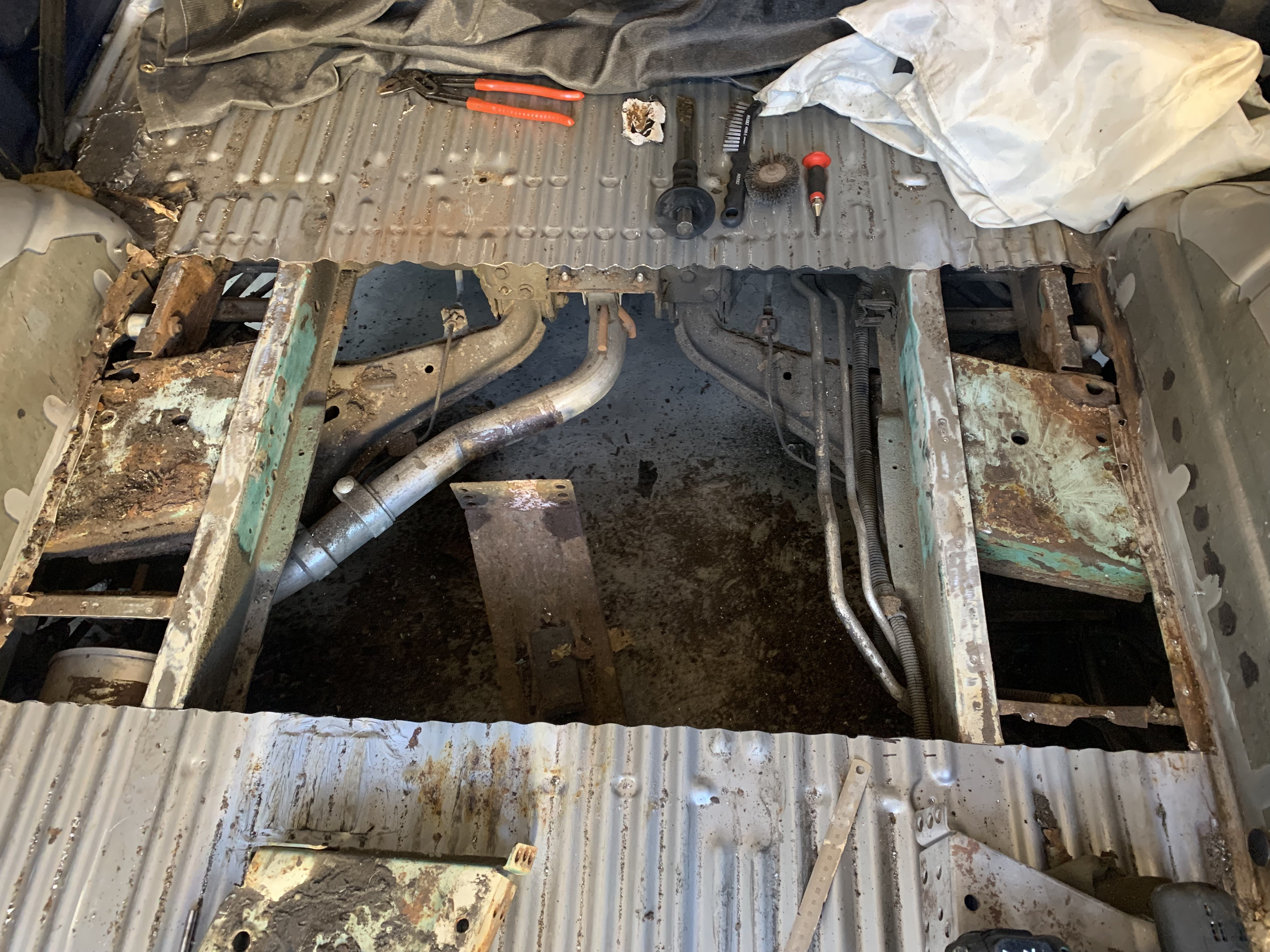 VW T4 Federaufnahme Federteller links - Nachbau kein Originalteil VW T4 Federaufnahme Federteller links - Nachbau kein Originalteil